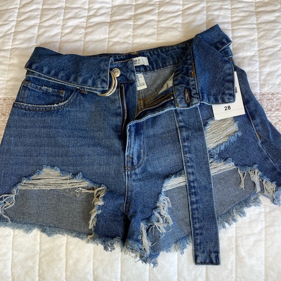 Shorts - Picture 2 of 3